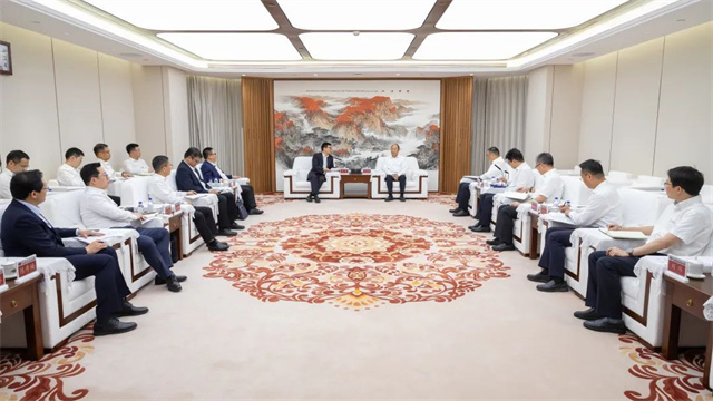 莫鼎革會見上海電氣集團黨委書記、董事長吳磊